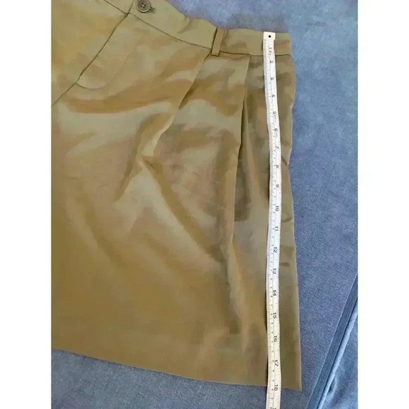 Ralph Lauren Woman's Olive Green Pleated High Waisted Button Shorts Size 14P - Picture 6 of 6